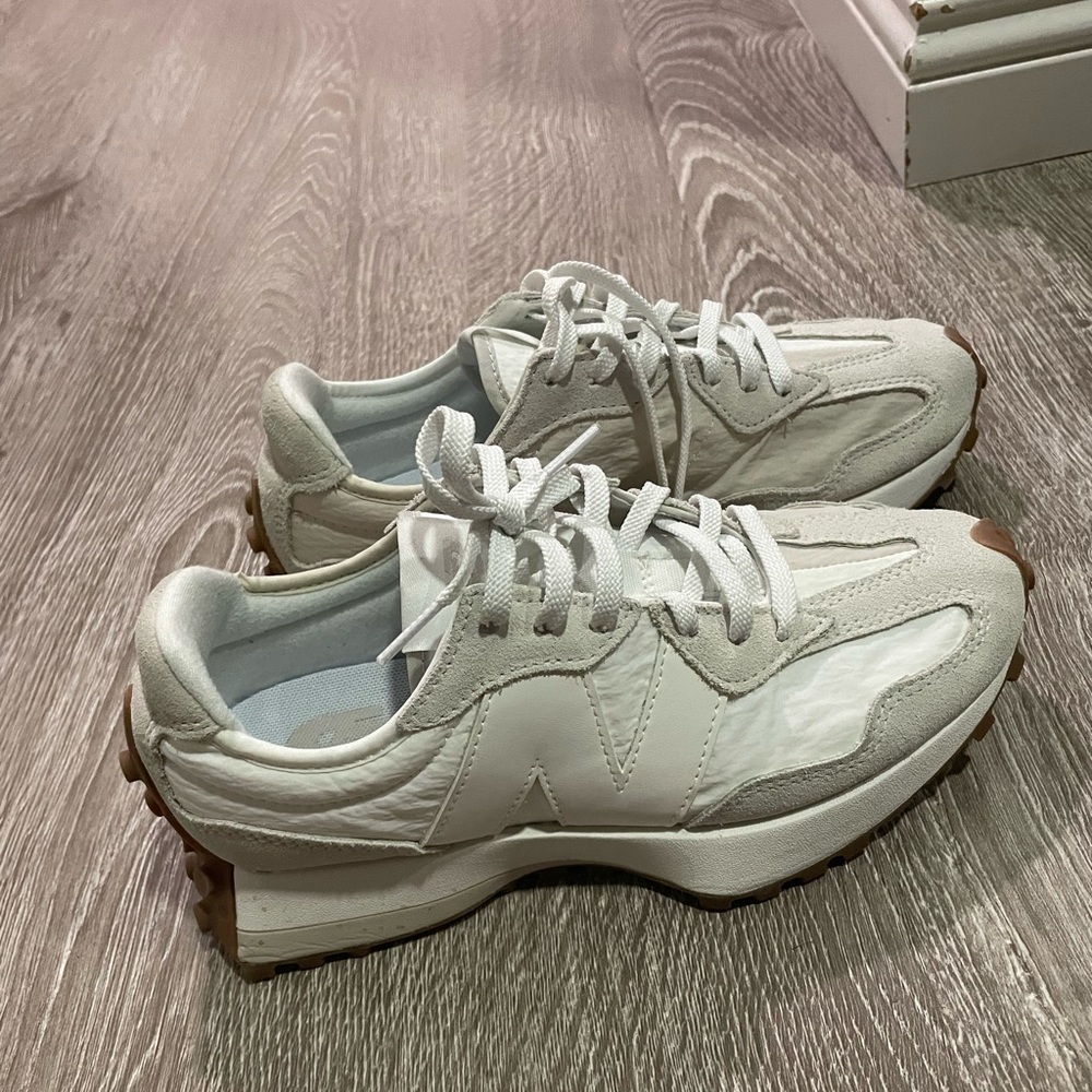 New Balance 327